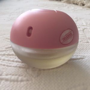 DKNY Delicious Pink Macaroon Eau de Parfum spray